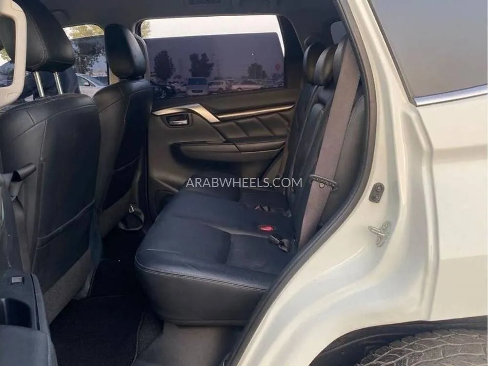 ميتسوبيشي باجيرو 2017 for Sale in دبي Image-17