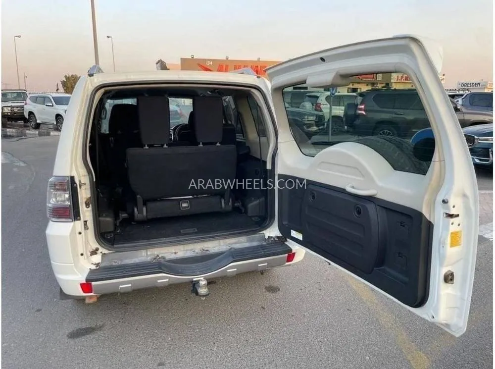 ميتسوبيشي باجيرو 2017 for Sale in دبي Image-9