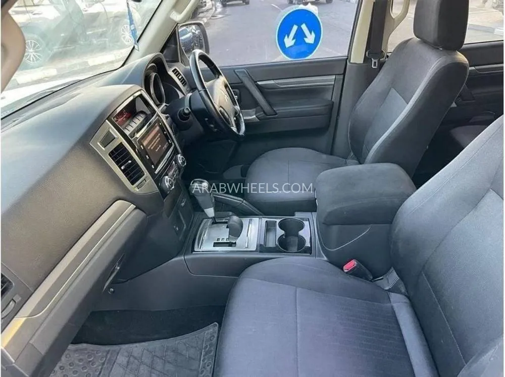 ميتسوبيشي باجيرو 2017 for Sale in دبي Image-14