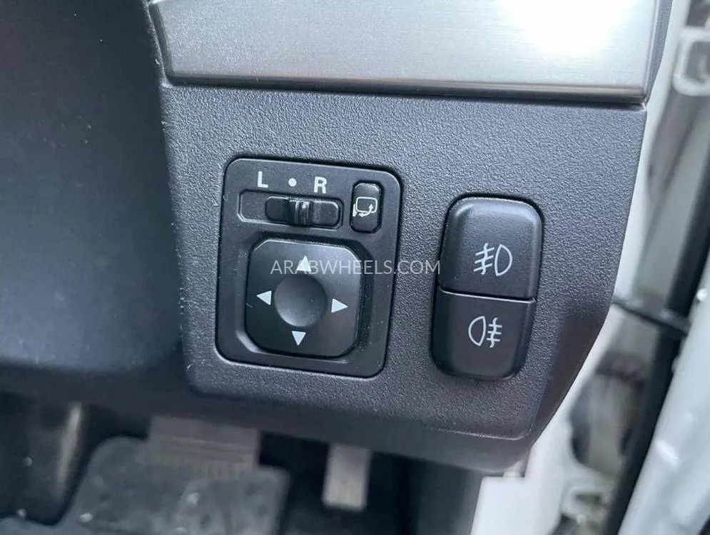 ميتسوبيشي باجيرو 2017 for Sale in دبي Image-15