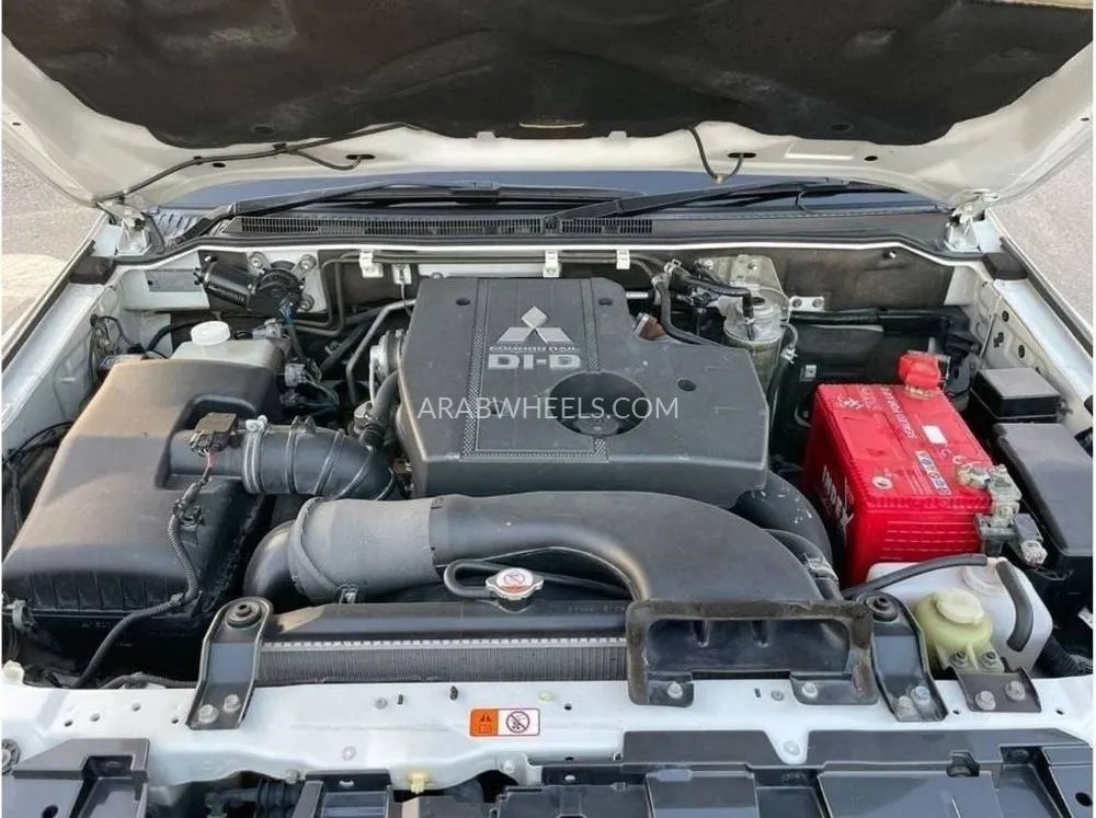 ميتسوبيشي باجيرو 2017 for Sale in دبي Image-20