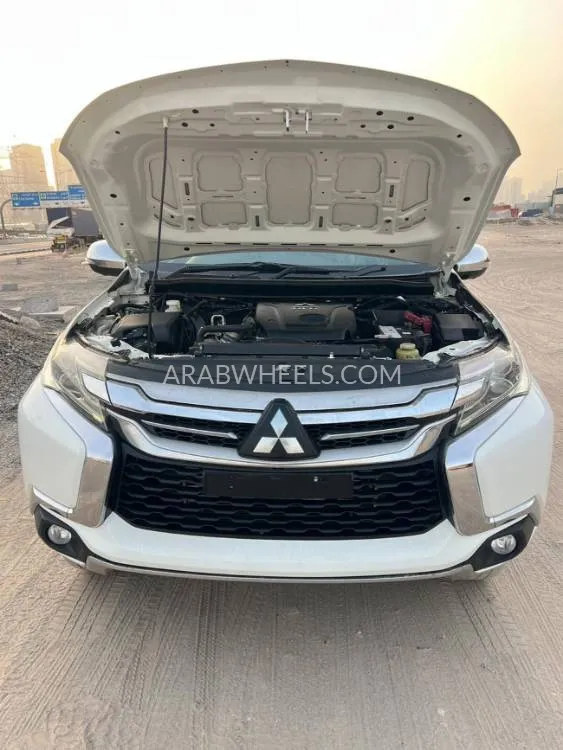 ميتسوبيشي باجيرو 2018 for Sale in دبي Image-9