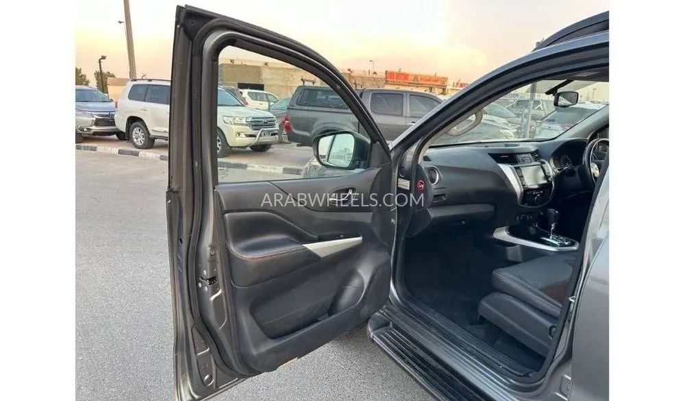 Nissan Navara 2019 for Sale in Dubai Image-12