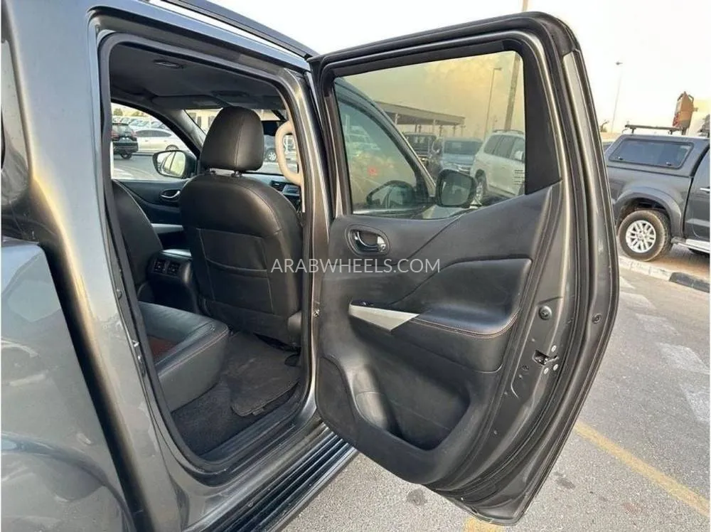 Nissan Navara 2019 for Sale in Dubai Image-13