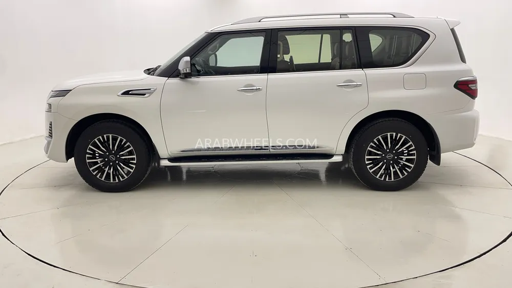 Nissan Patrol 2022 for Sale in Dubai Image-6