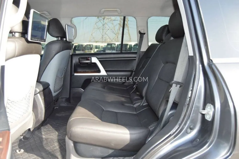 Toyota Land Cruiser 2015 for Sale in Dubai Image-16