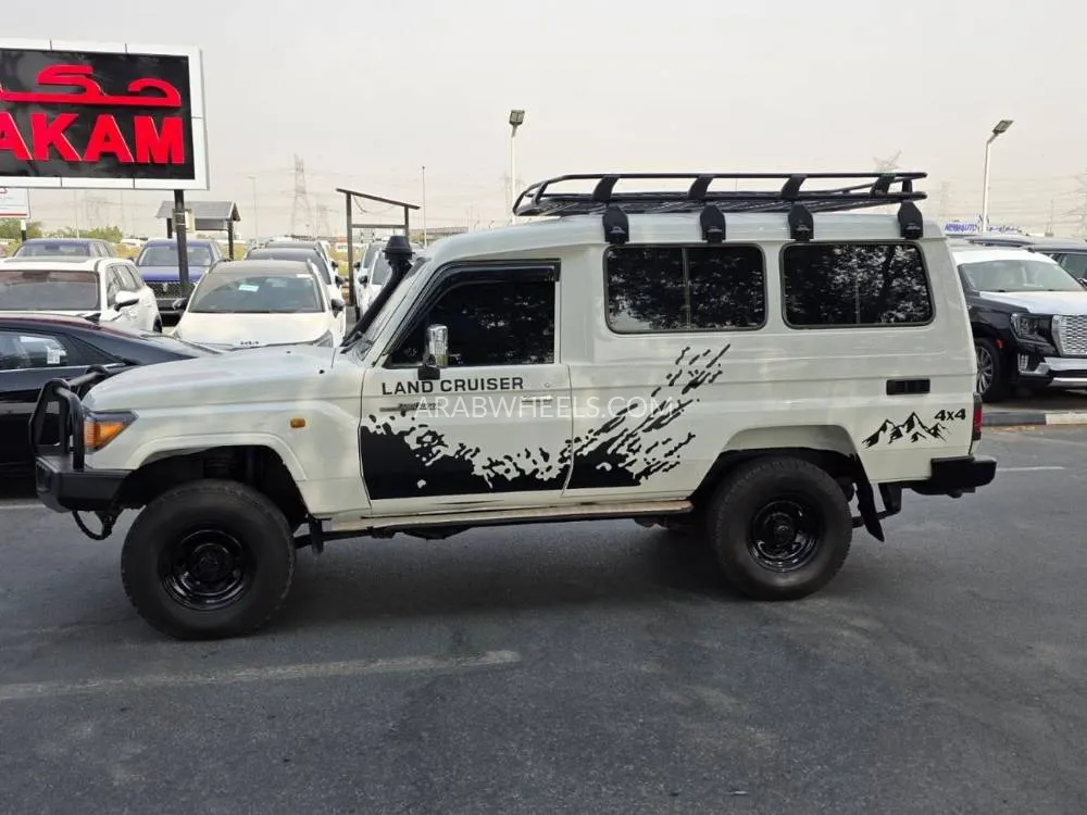 Toyota Land Cruiser 70 Series 2014 for Sale in Dubai Image-7