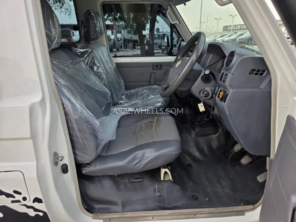 Toyota Land Cruiser 70 Series 2014 for Sale in Dubai Image-13