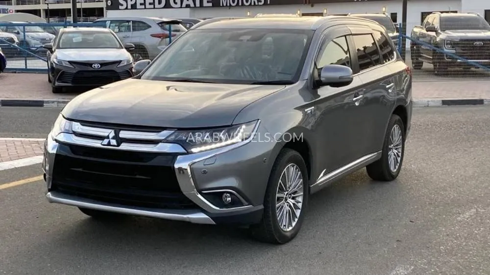 Mitsubishi Outlander 2020 for Sale in Dubai Image-2