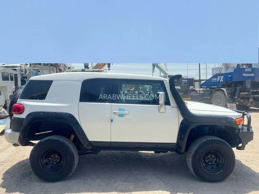 Toyota FJ Cruiser 2012 for Sale in Dubai Image-3