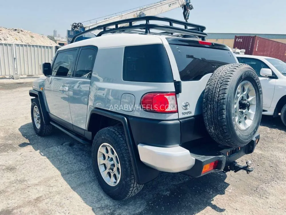 Toyota FJ Cruiser 2015 for Sale in Dubai Image-4