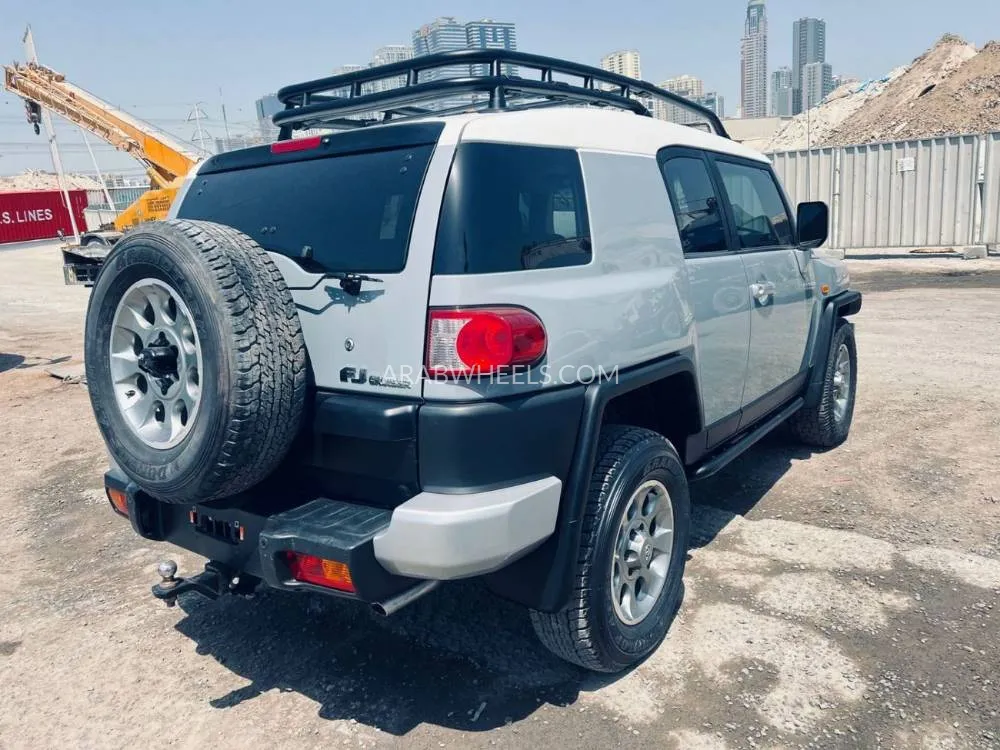 Toyota FJ Cruiser 2015 for Sale in Dubai Image-5