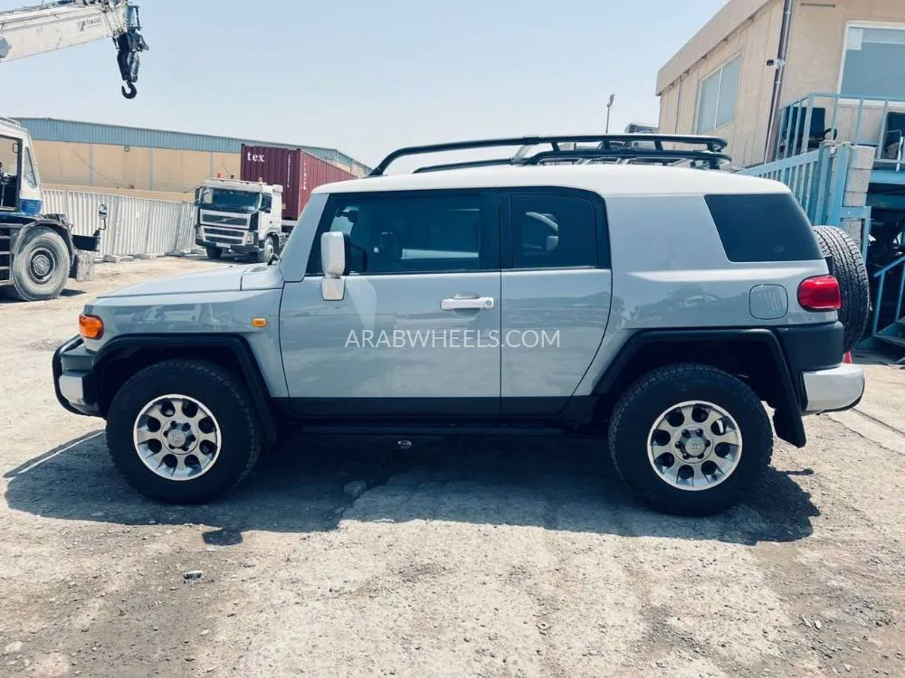 Toyota FJ Cruiser 2015 for Sale in Dubai Image-8