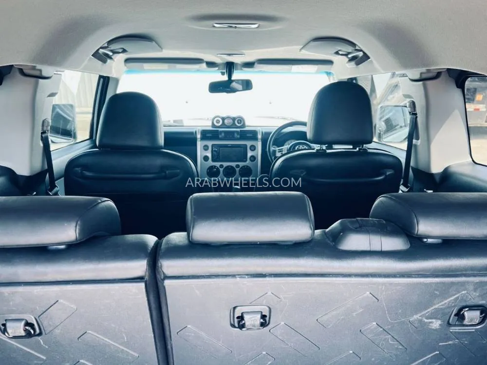 Toyota FJ Cruiser 2015 for Sale in Dubai Image-21