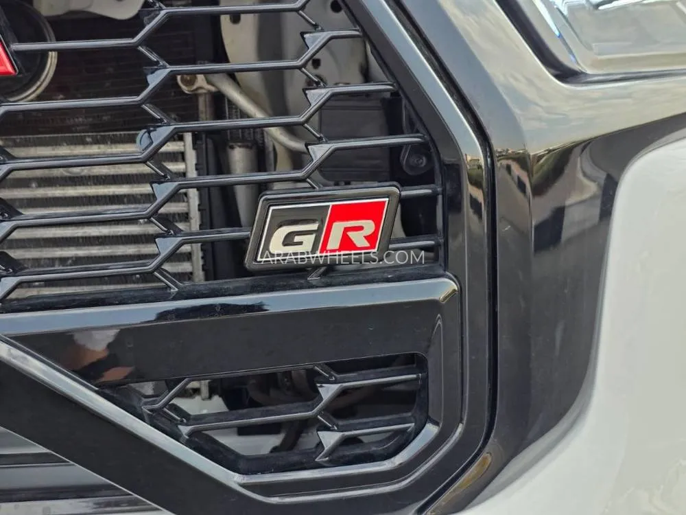 Toyota Hilux 2018 for Sale in Dubai Image-10