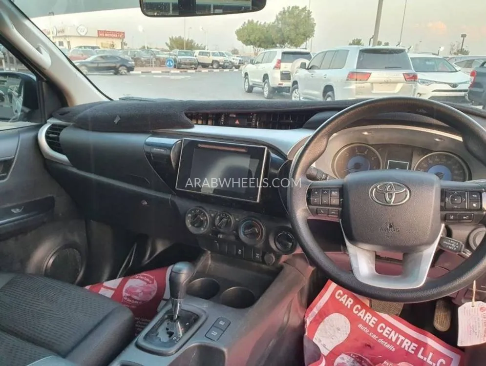 Toyota Hilux 2020 for Sale in Dubai Image-11