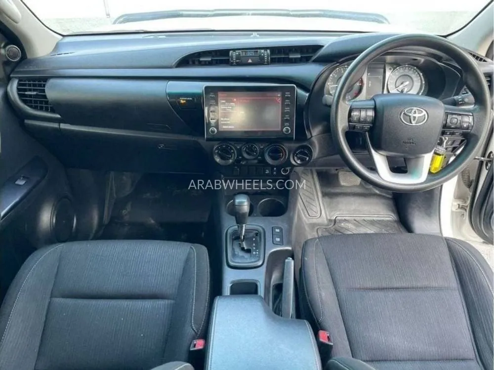 Toyota Hilux 2021 for Sale in Dubai Image-6