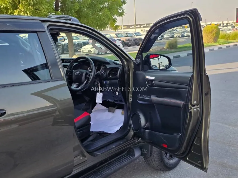 Toyota Hilux 2023 for Sale in Dubai Image-9
