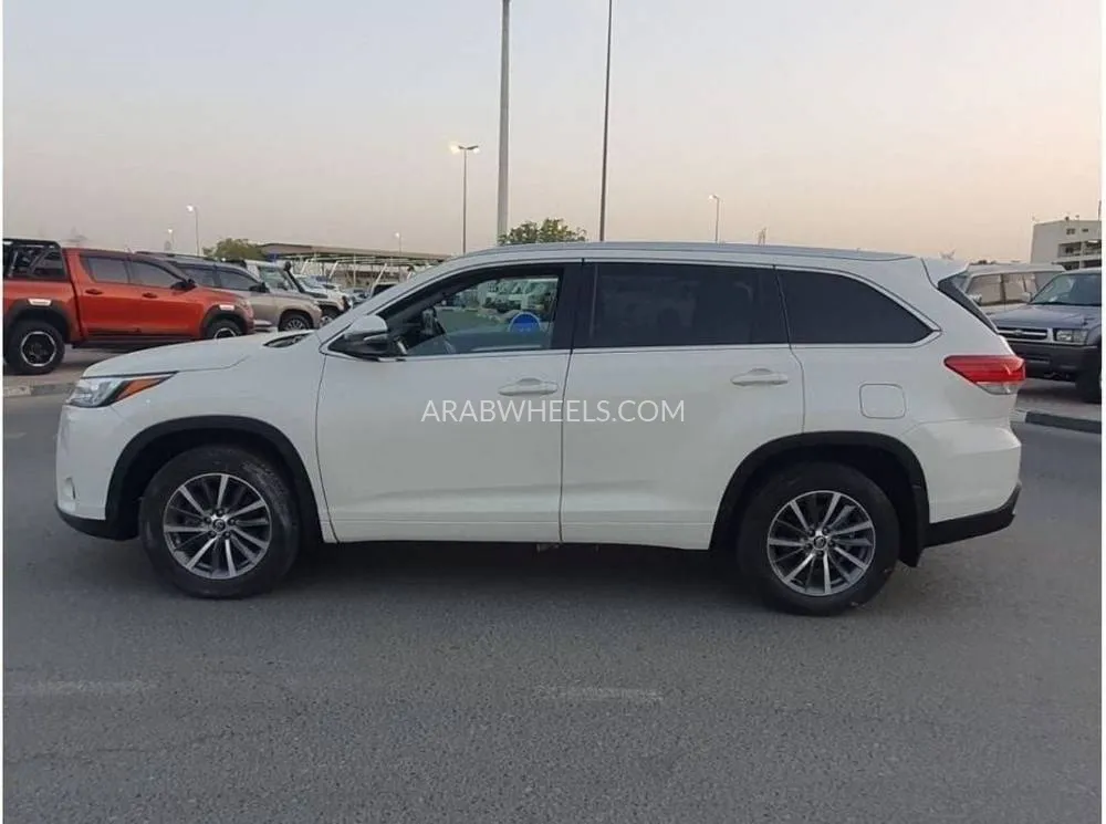 Toyota Kluger 2018 for Sale in Dubai Image-6