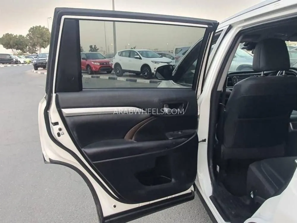 Toyota Kluger 2018 for Sale in Dubai Image-10