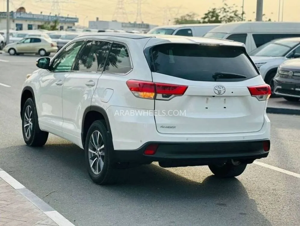 Toyota Kluger 2020 for Sale in Dubai Image-4