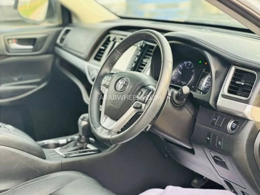 Toyota Kluger 2020 for Sale in Dubai Image-6