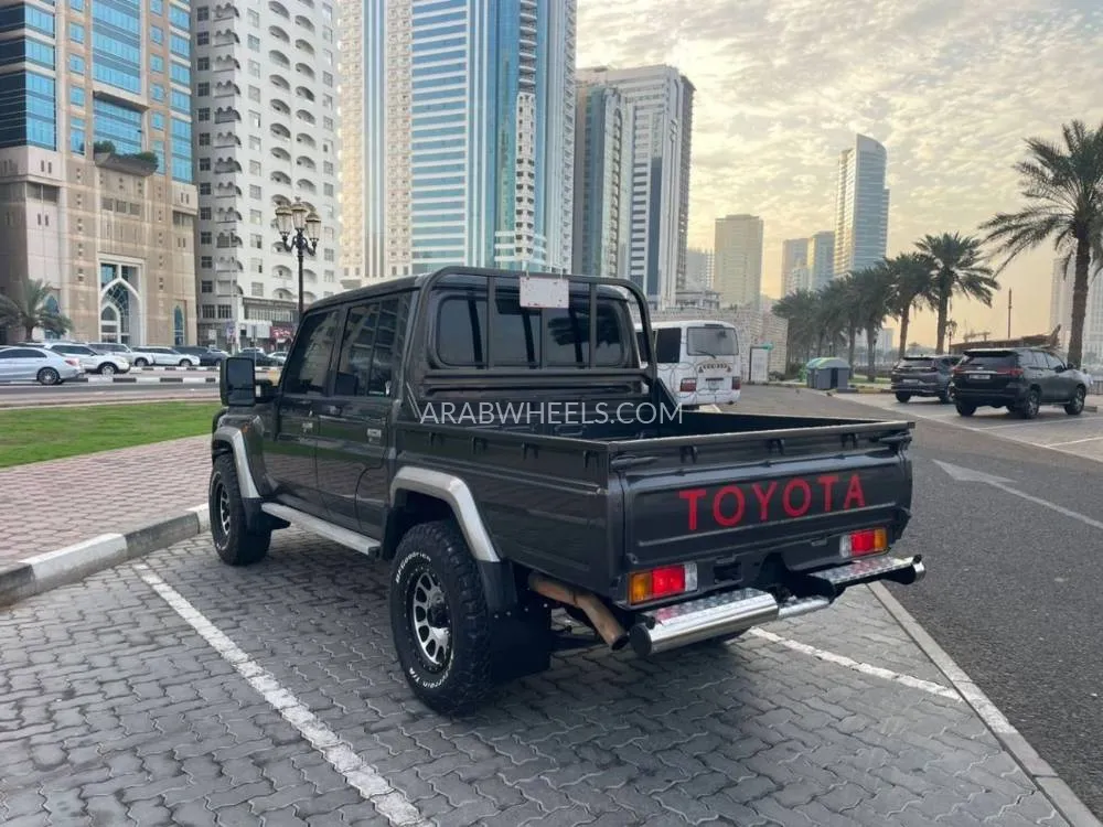 Toyota Land Cruiser 70 Series 2014 for Sale in Dubai Image-5