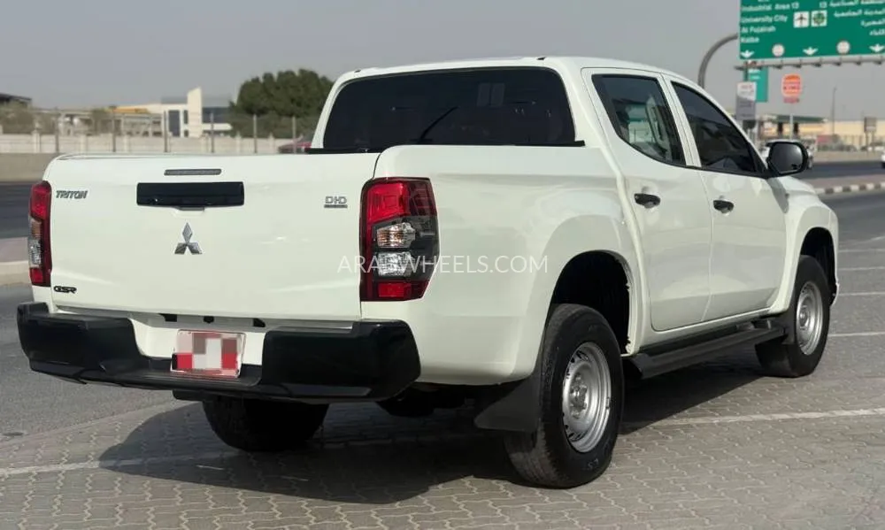 Mitsubishi Triton 2023 for Sale in Dubai Image-6