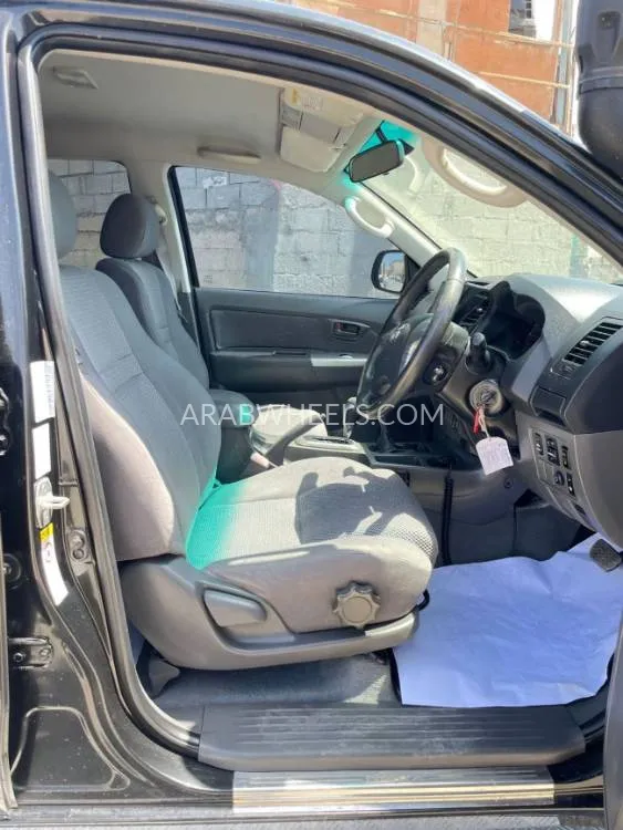 Toyota Hilux 2013 for Sale in Dubai Image-13