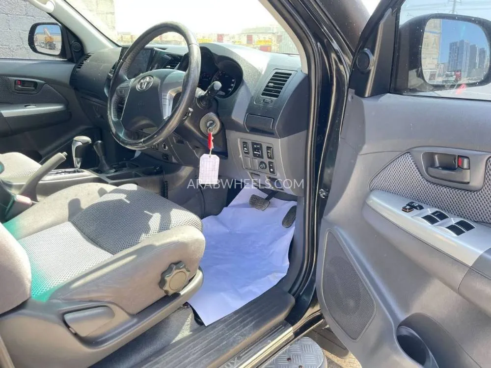 Toyota Hilux 2013 for Sale in Dubai Image-17