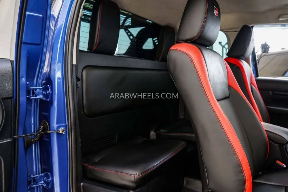 Toyota Hilux 2018 for Sale in Dubai Image-17