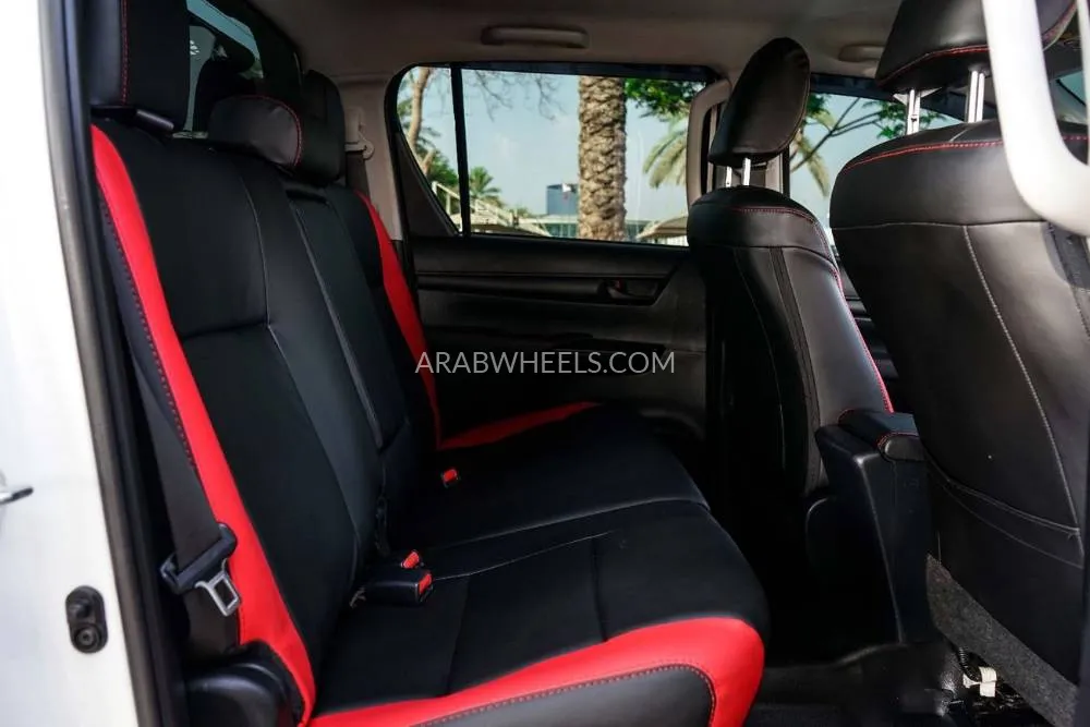 Toyota Hilux 2023 for Sale in Dubai Image-14