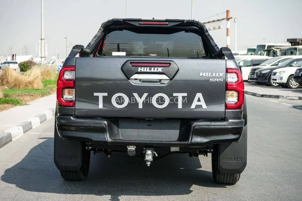 Toyota Hilux 2025 for Sale in Dubai Image-7