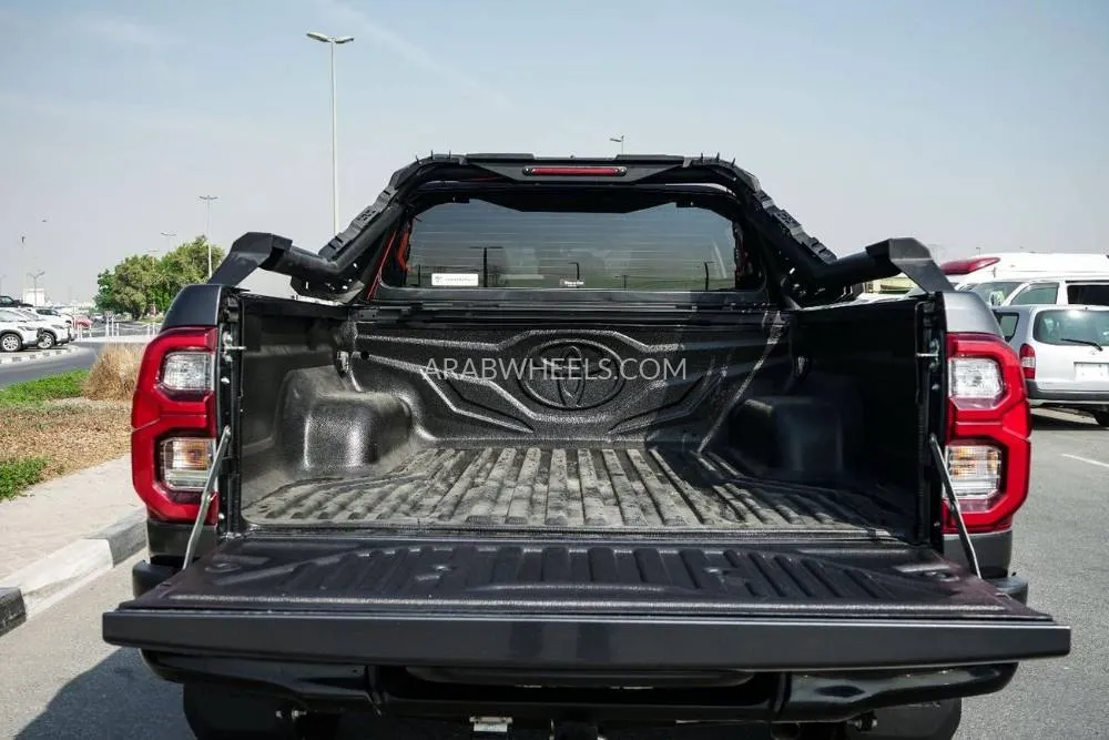 Toyota Hilux 2025 for Sale in Dubai Image-21