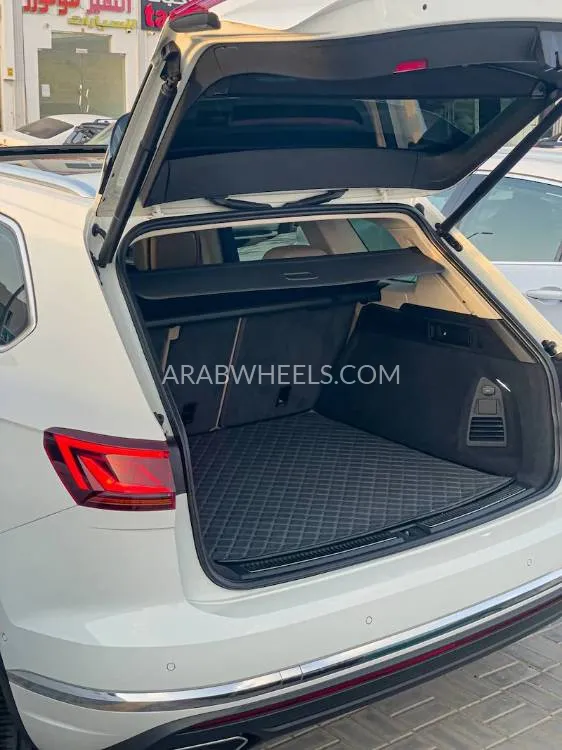 Volkswagen Touareg 2018 for Sale in Abu Dhabi Image-7