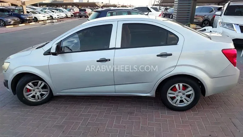 Chevrolet Sonic 2014 for Sale in Sharjah Image-12