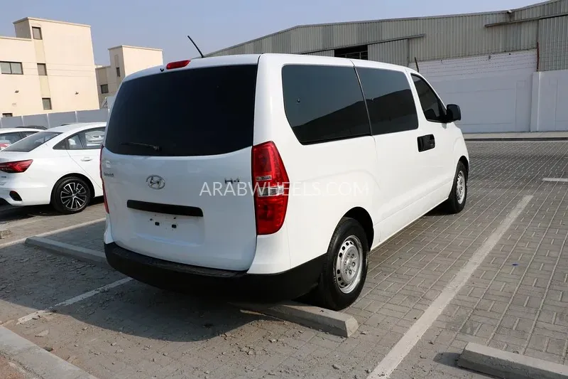 Hyundai H1 2019 for Sale in Abu Dhabi Image-5