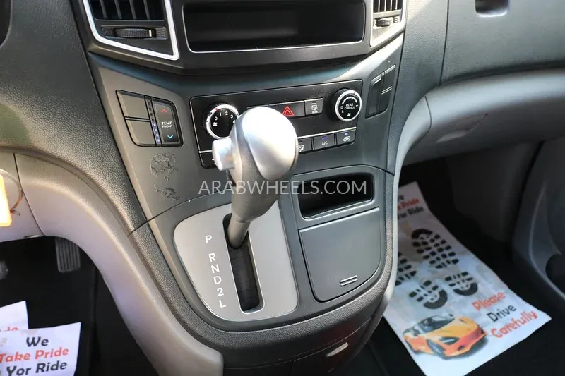 Hyundai H1 2019 for Sale in Abu Dhabi Image-18