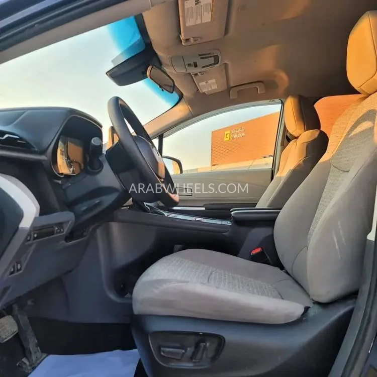 تويوتا سيينا 2022 for Sale in الشارقة Image-7