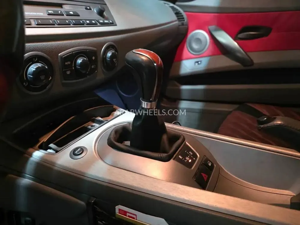 BMW Z4 2004 for Sale in Dubai Image-7