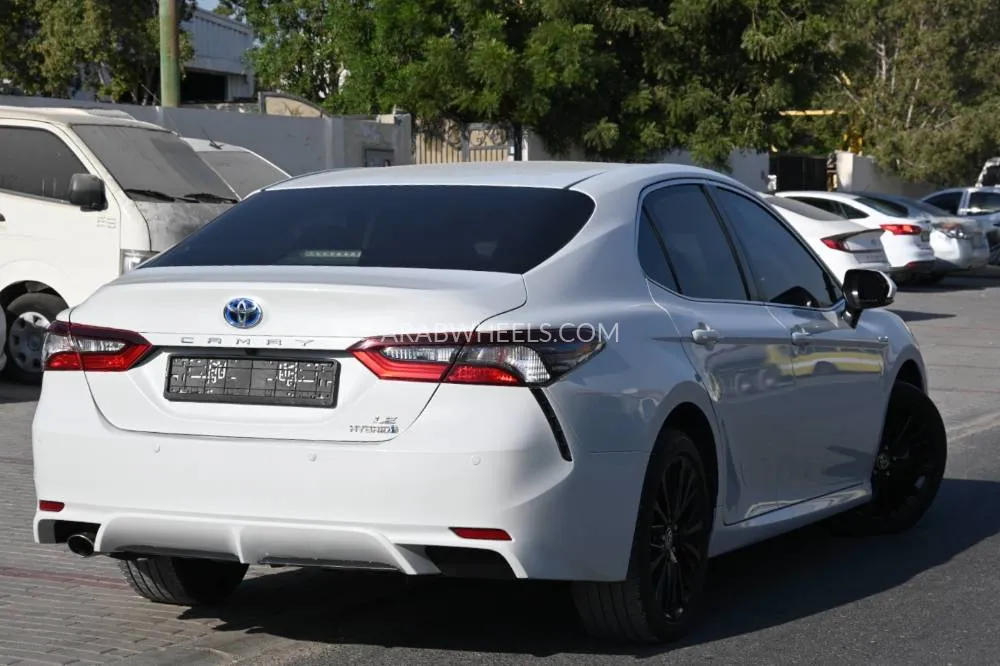 Toyota Camry 2021 for Sale in Dubai Image-2