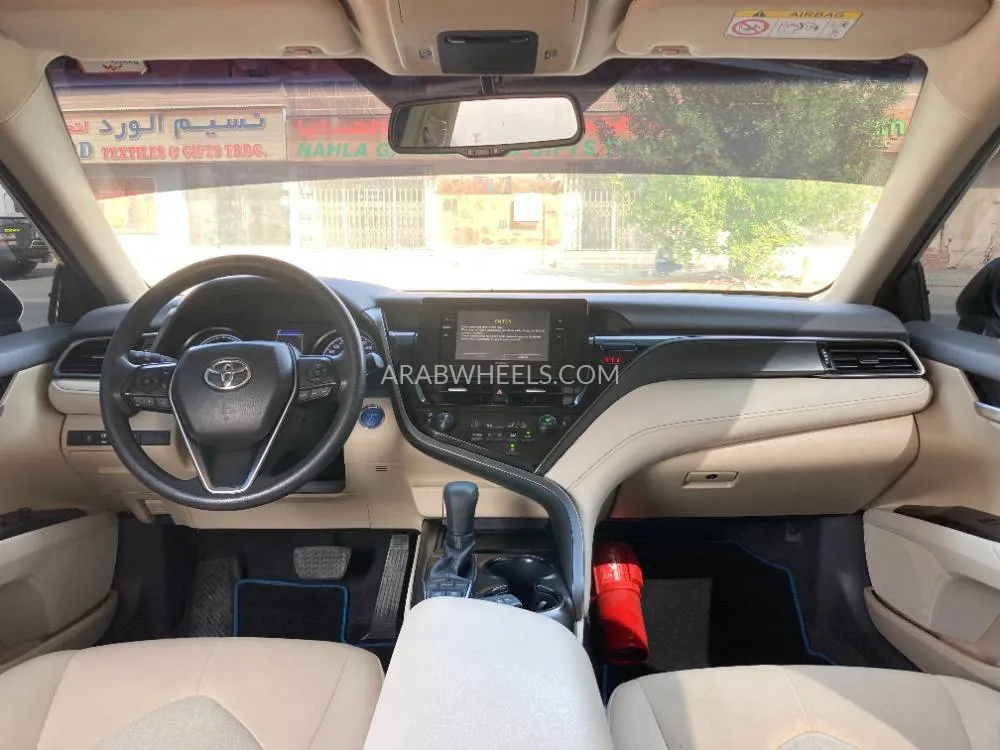 Toyota Camry 2021 for Sale in Dubai Image-4