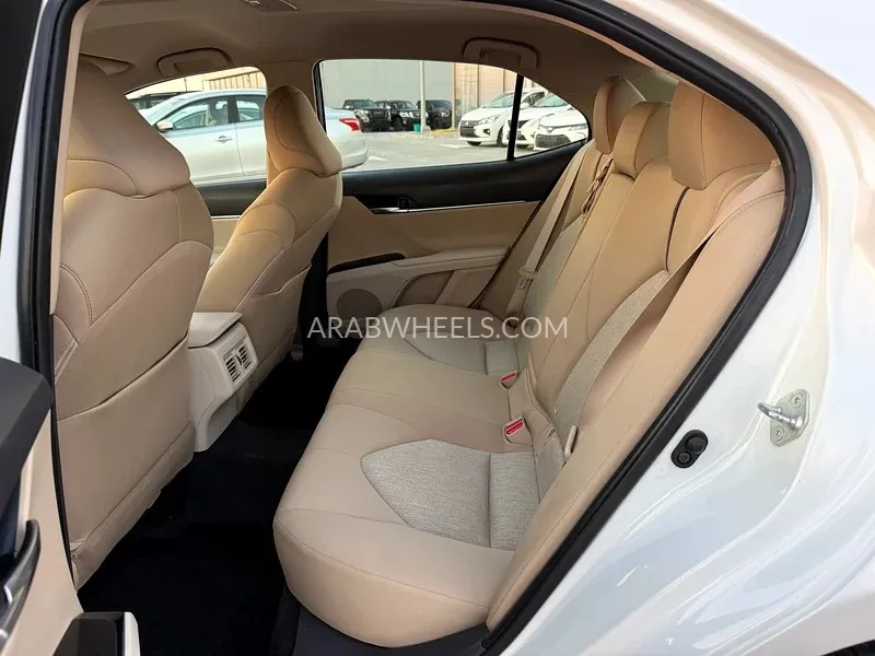 Toyota Camry 2019 for Sale in Abu Dhabi Image-8