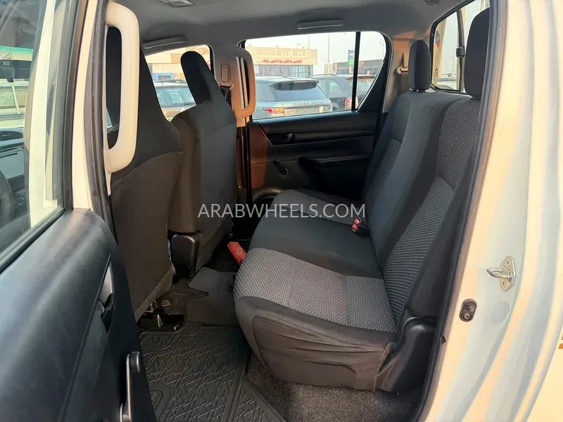 Toyota Hilux 2020 for Sale in Abu Dhabi Image-9