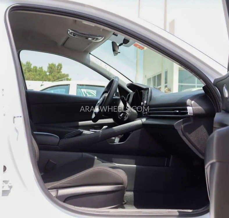 هيونداي إلنترا 2023 for Sale in الشارقة Image-9