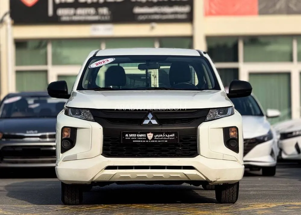 ميتسوبيشي L200 2023 for Sale in الشارقة Image-2