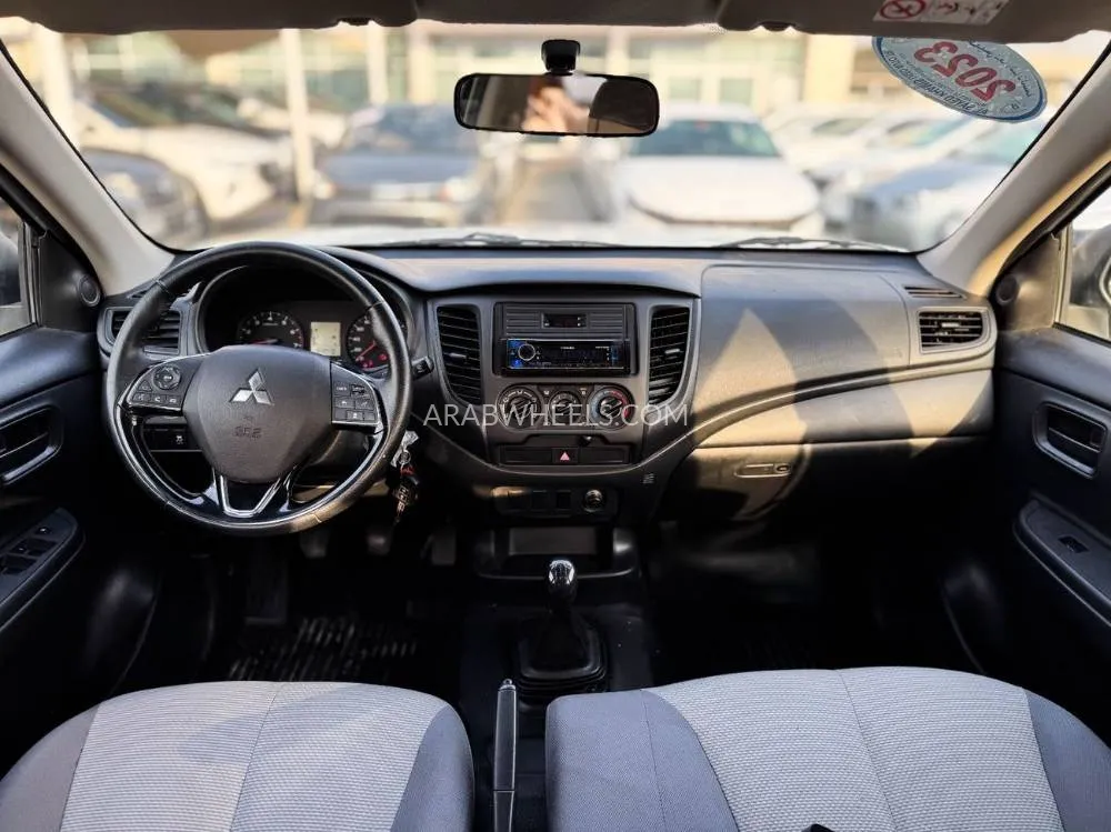 ميتسوبيشي L200 2023 for Sale in الشارقة Image-10
