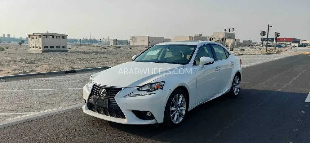 Lexus IS 2015 for Sale in Sharjah Image-4
