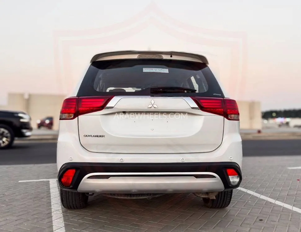 Mitsubishi Outlander 2023 for Sale in Sharjah Image-5