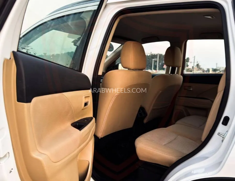 Mitsubishi Outlander 2023 for Sale in Sharjah Image-10